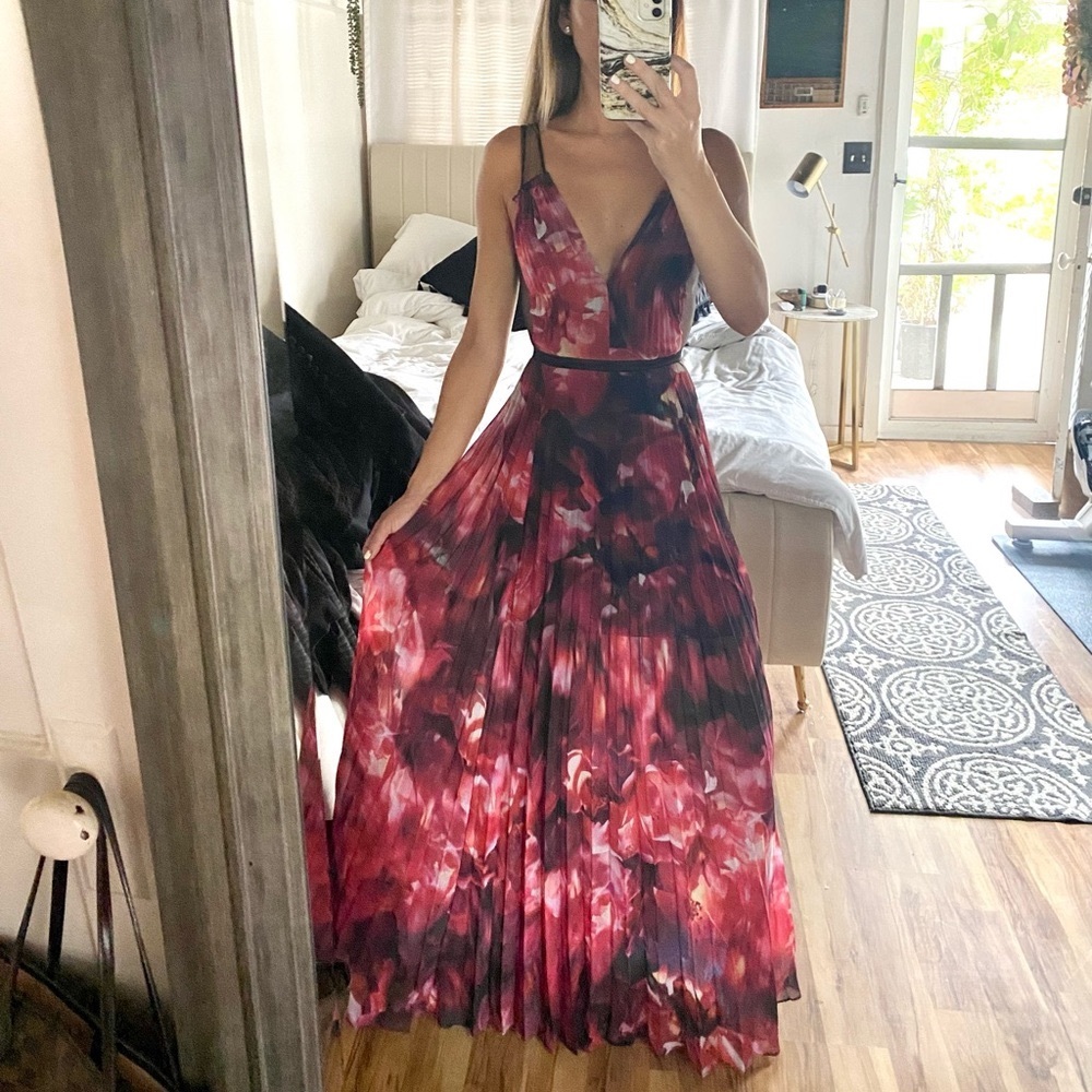 • Bebe floral maxi dress •